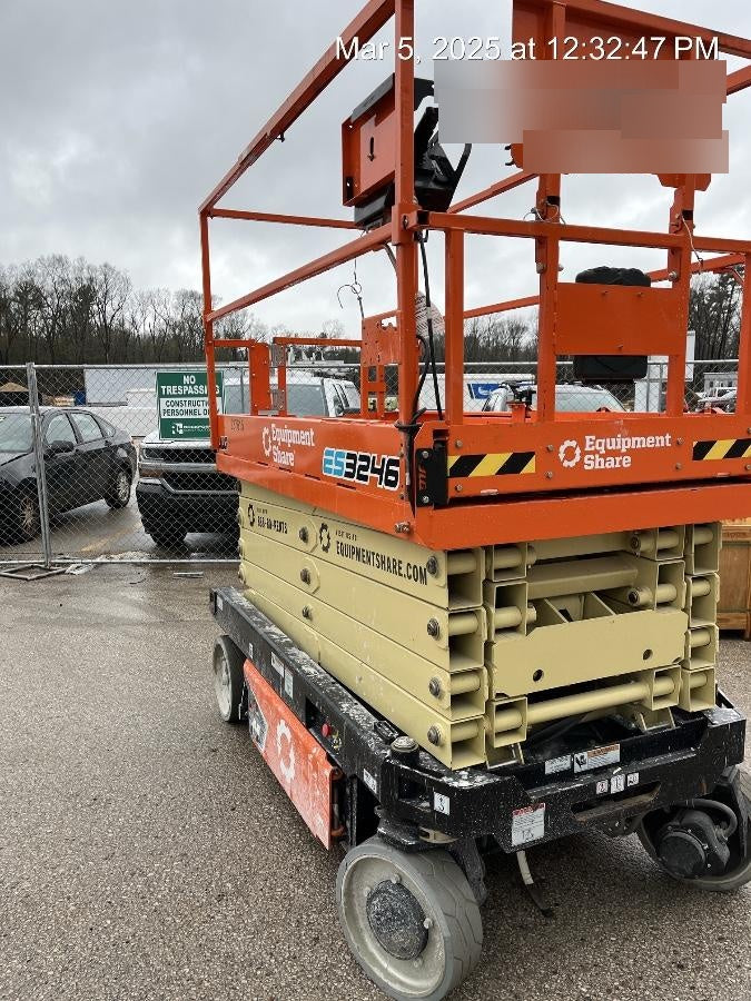 2022 JLG ES3246
