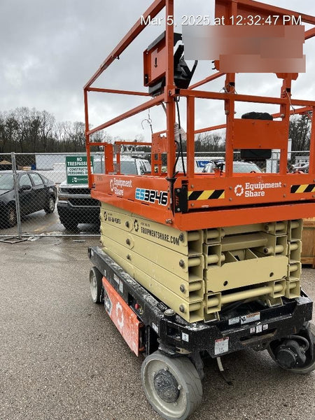 2022 JLG ES3246