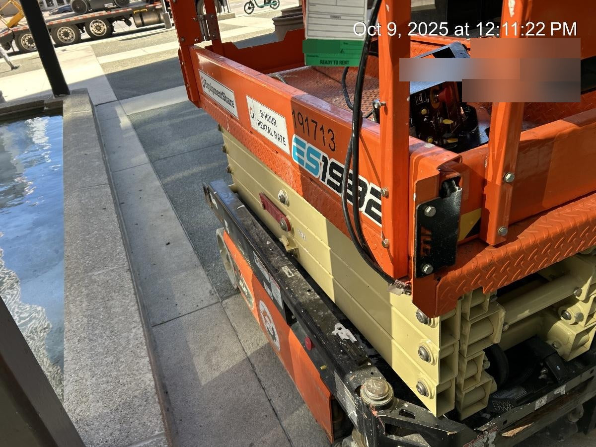 2021 JLG ES1932