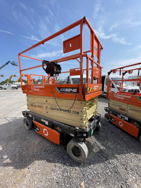 2025 JLG ES3246