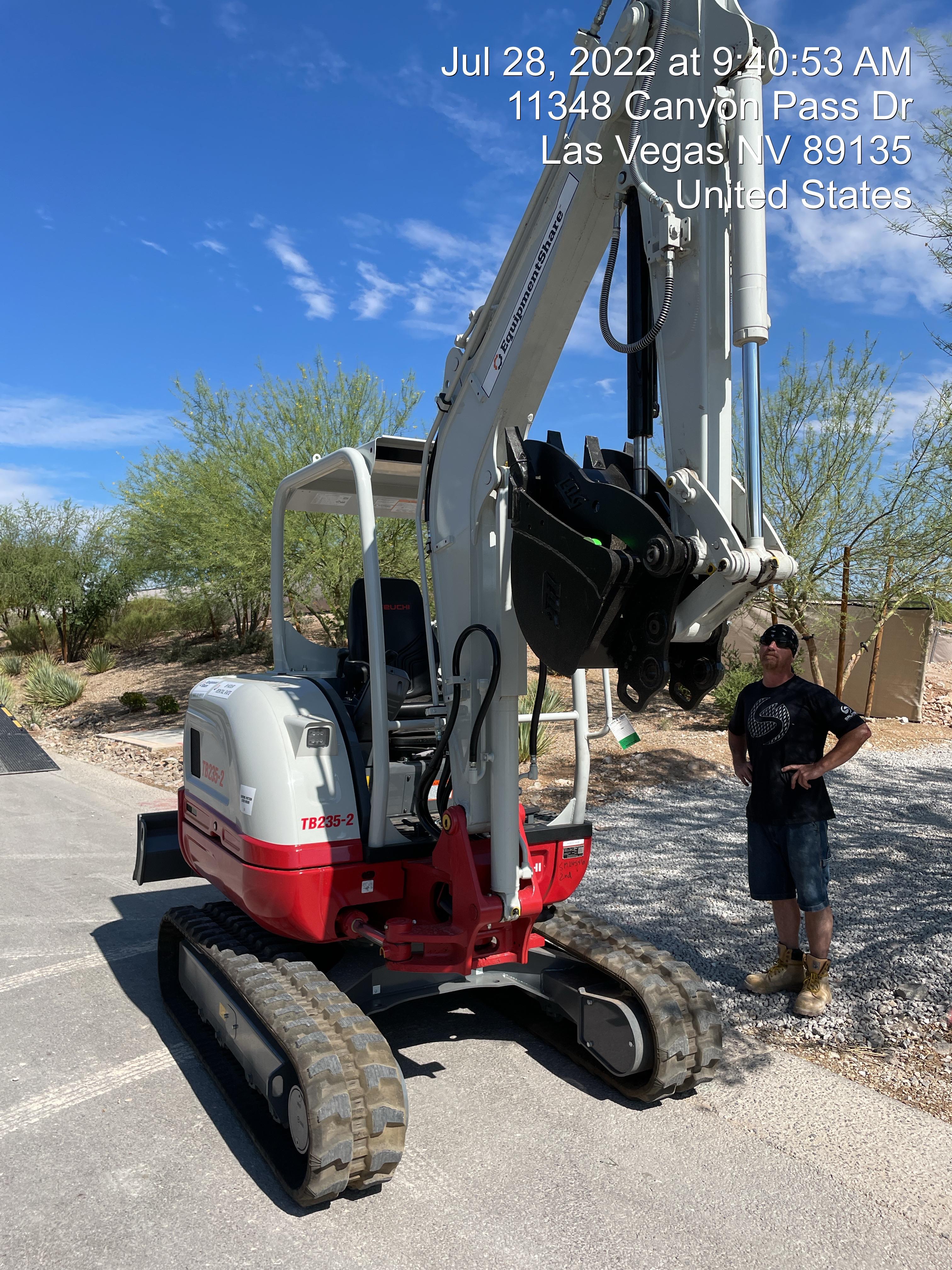 2022 TAKEUCHI TB235-2R