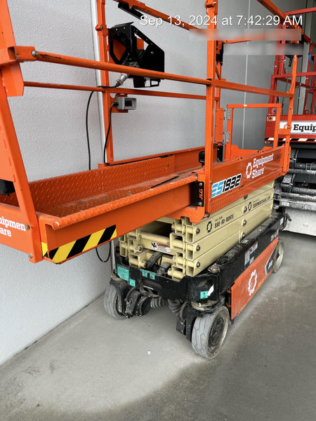 2022 JLG ES1932