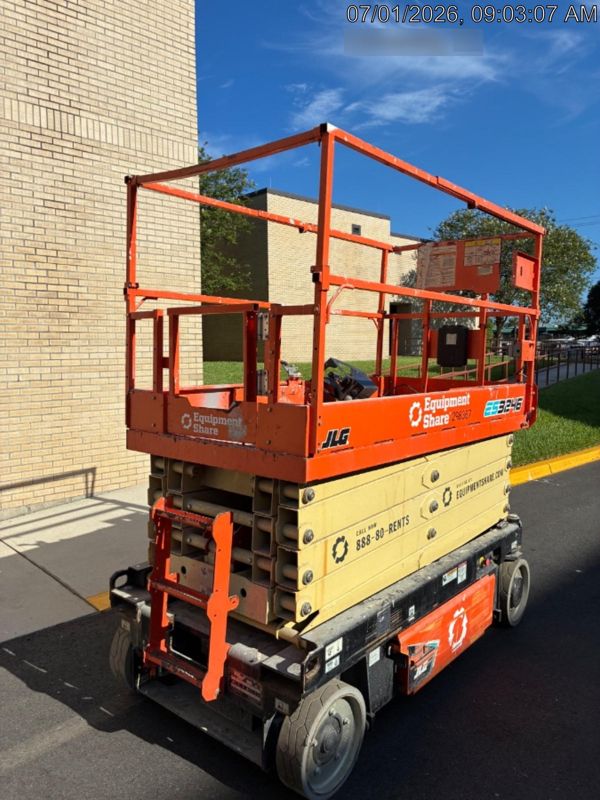 2023 JLG ES3246