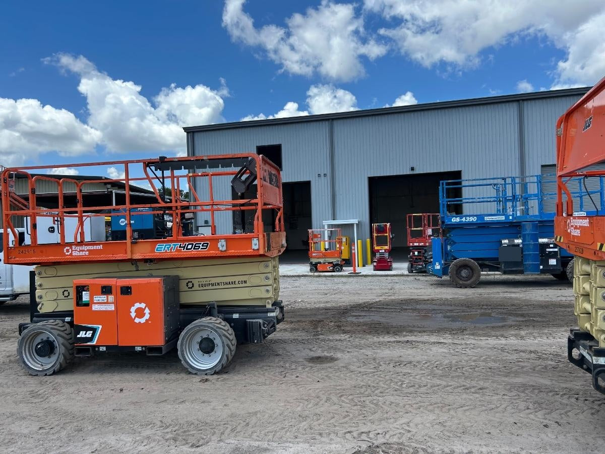 2022 JLG ERT4069