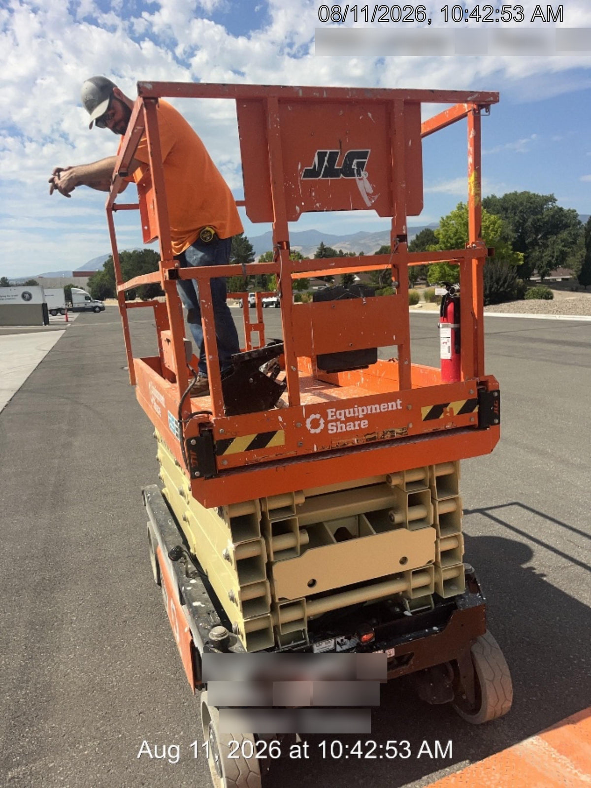 2022 JLG ES3246