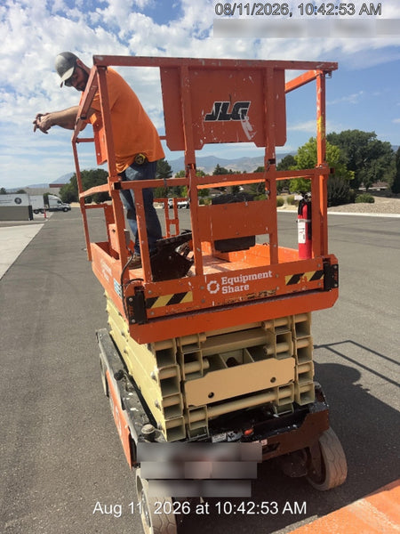 2022 JLG ES3246