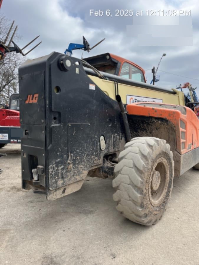 2021 JLG 1075