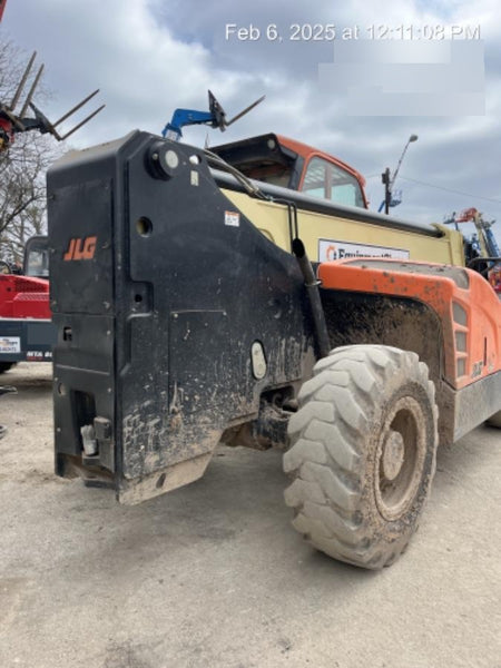 2021 JLG 1075