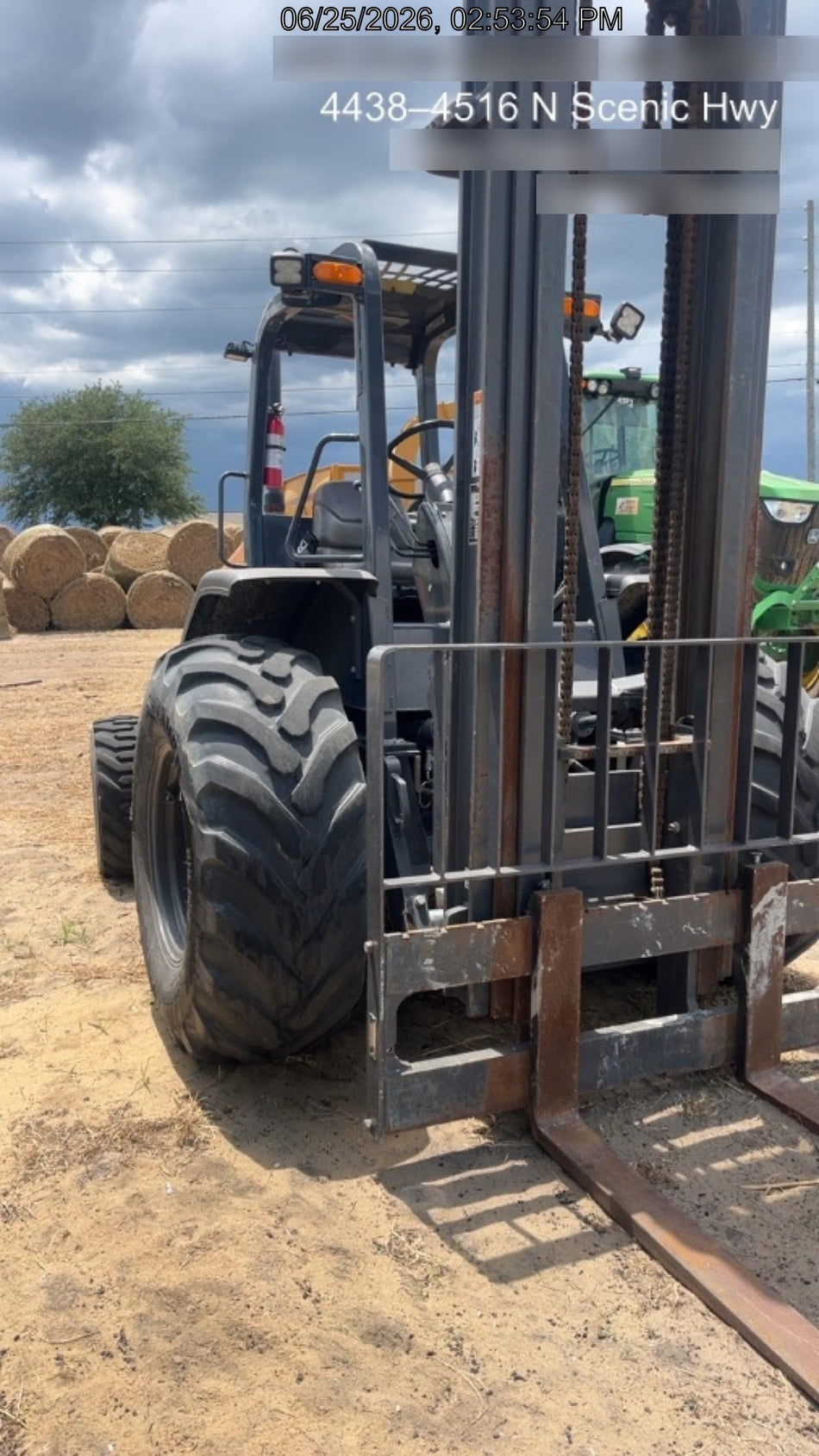 2023 CASE 588H