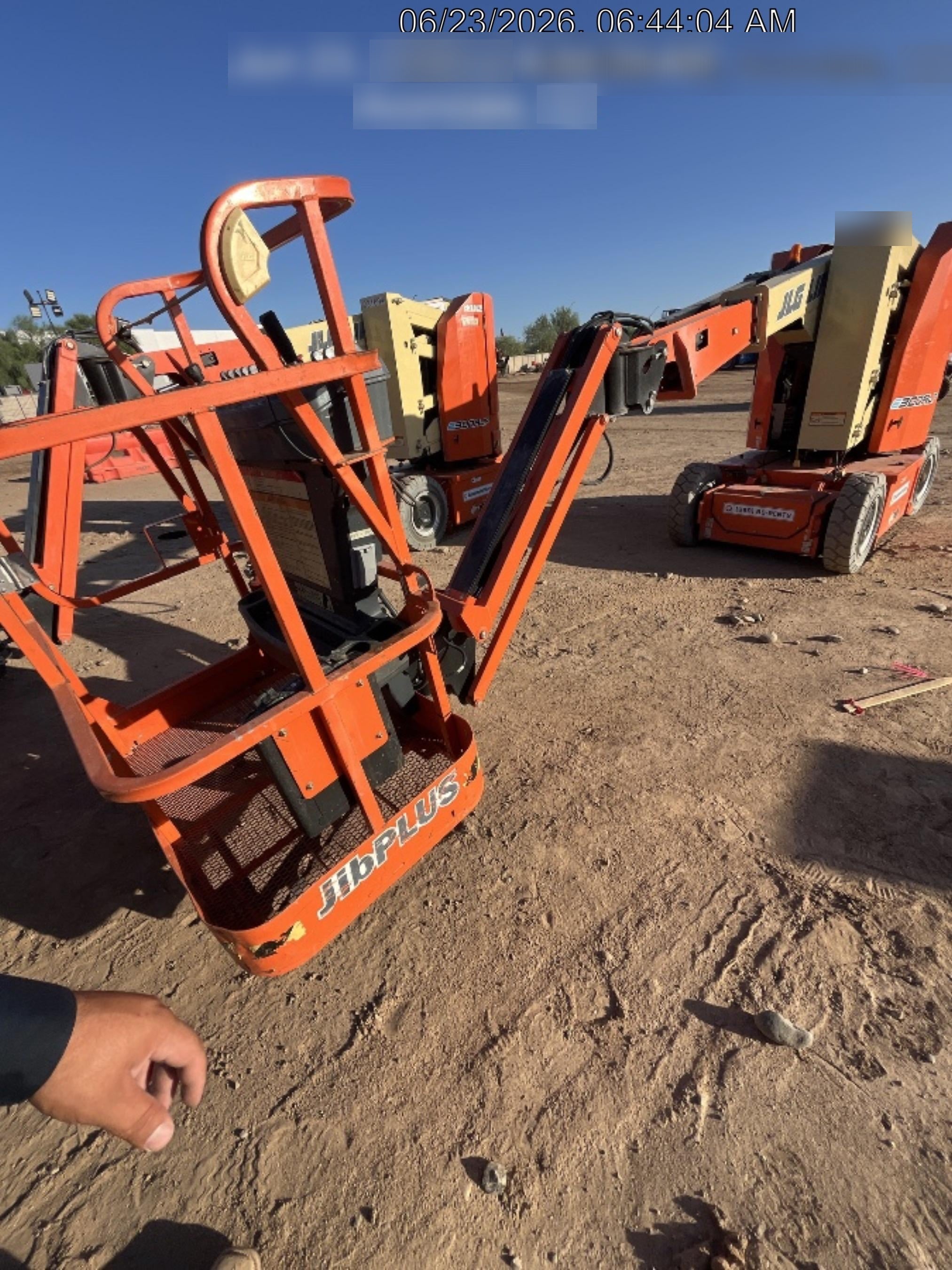 2022 JLG E300AJP