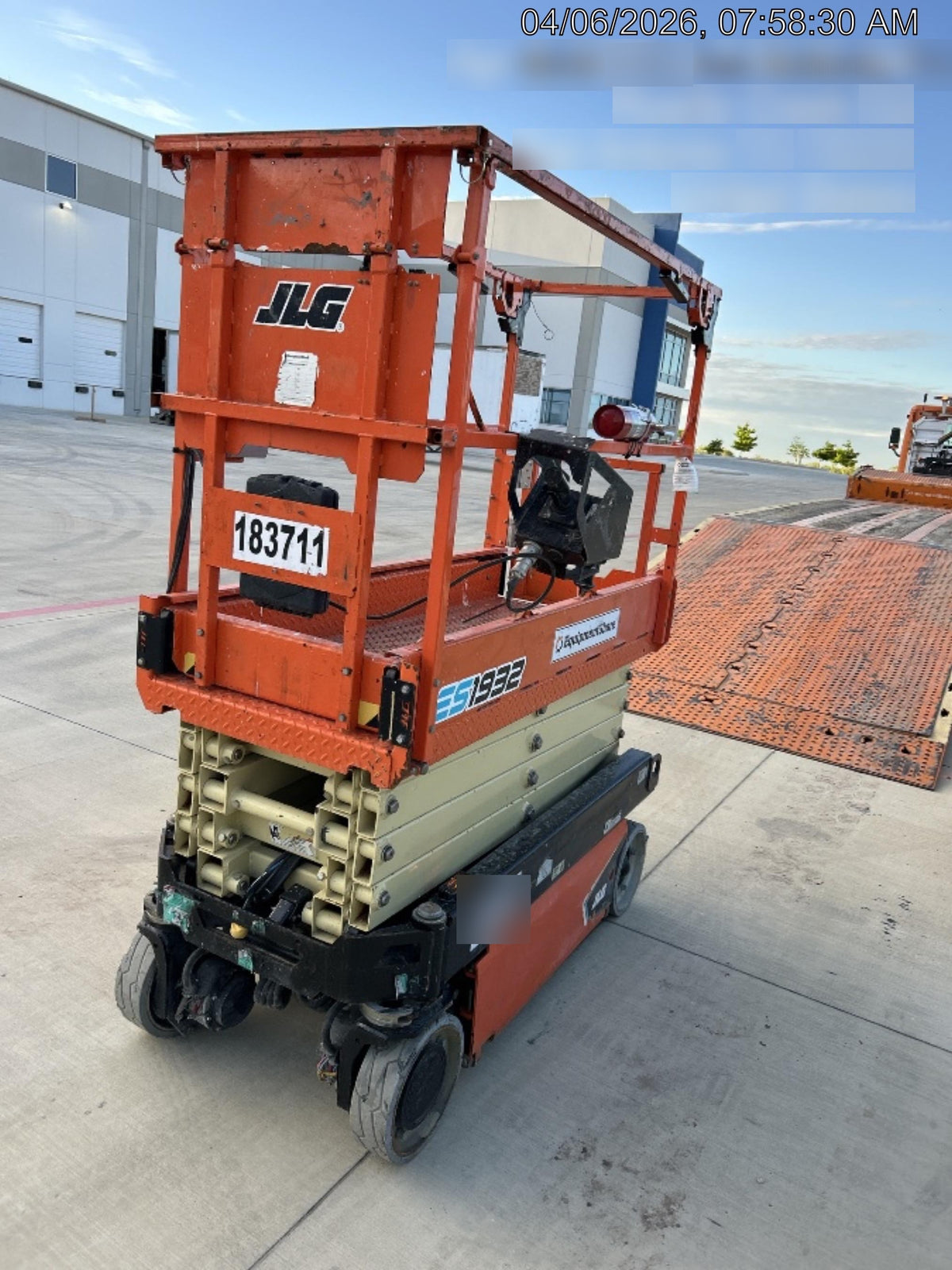 2021 JLG ES1932