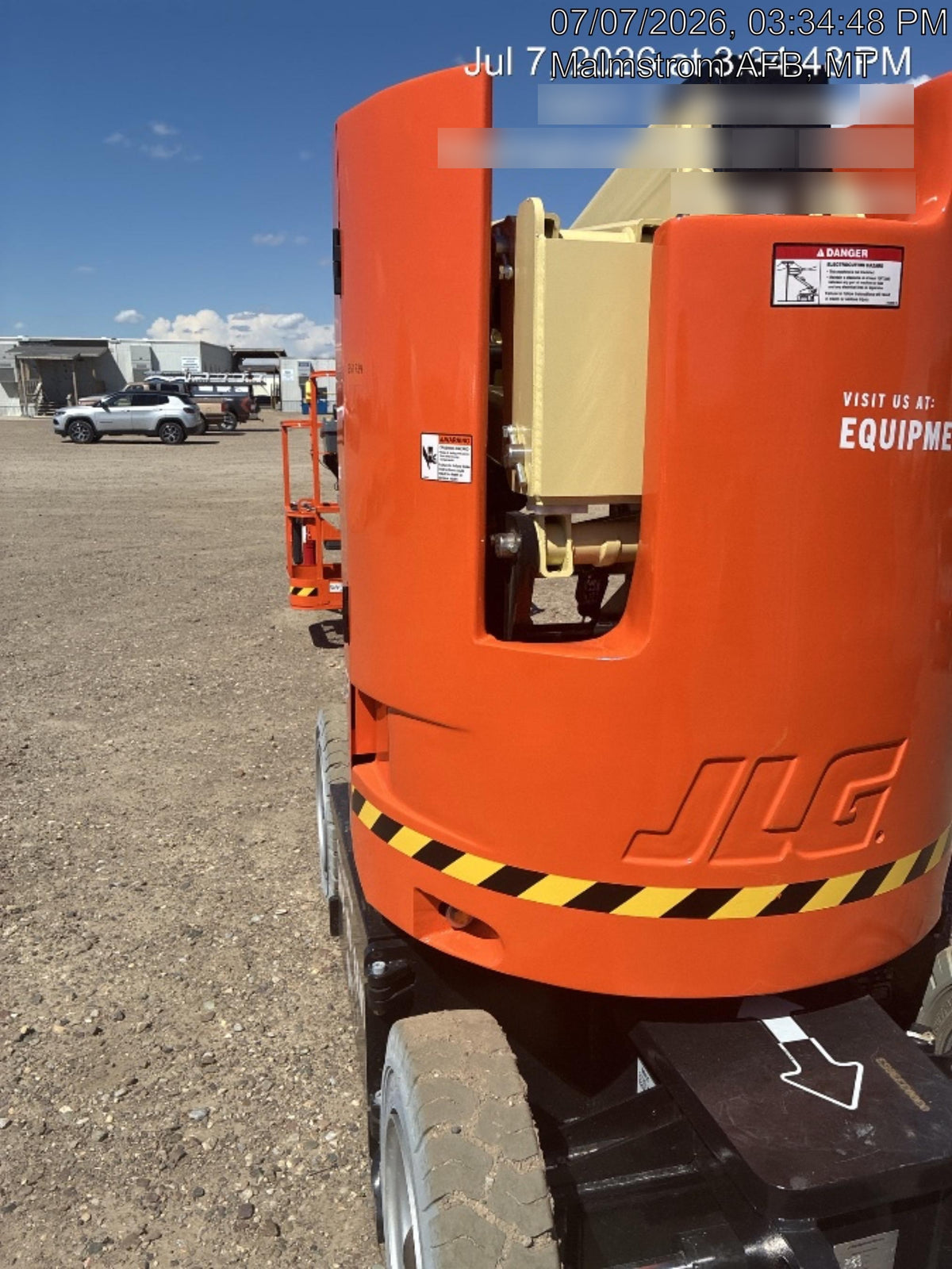 2025 JLG E300AJP