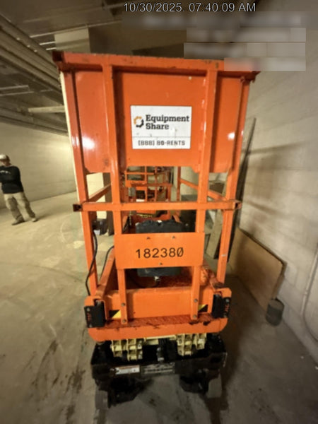 2021 JLG ES1330L