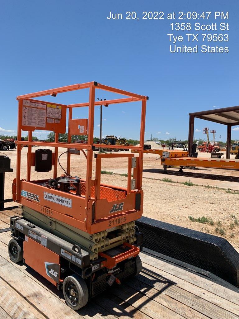 2022 JLG ES1330L