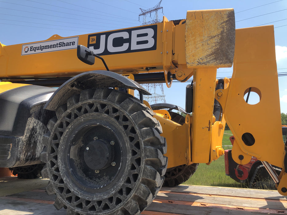 2020 JCB 512-56 Canopy, 74 HP, Solid Tires, STD Worklight, Beacon, Aux Hydraulics, Lifting Eye, Backup Alarm w/66" Carriage, 60" Forks