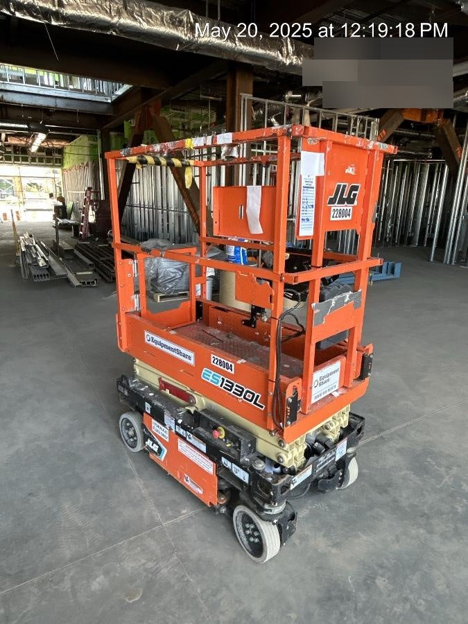 2022 JLG ES1330L