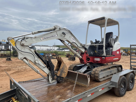 2022 TAKEUCHI TB235-2R