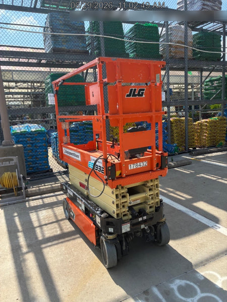2021 JLG ES1932