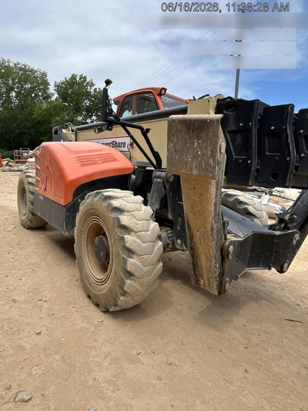 2021 JLG 1075