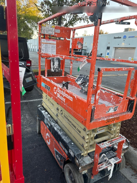 2023 JLG ES1932