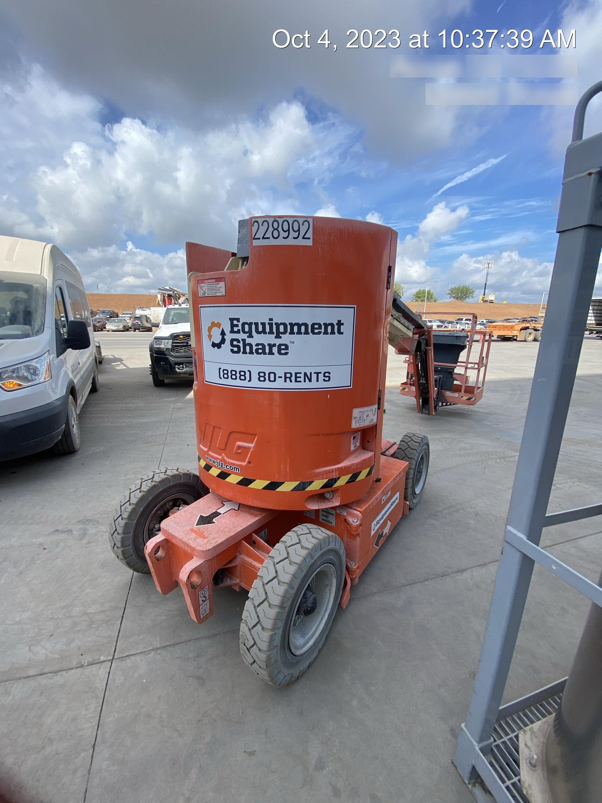2022 JLG E300AJP