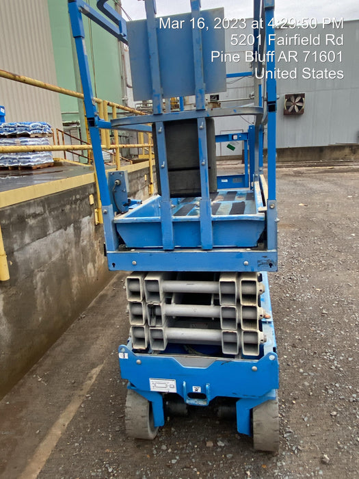 2019 Genie GS-2632 Folding rails with half height swing gate