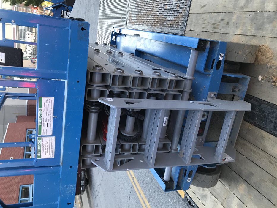 2019 Genie GS-4047 Folding rails with half height swing gate