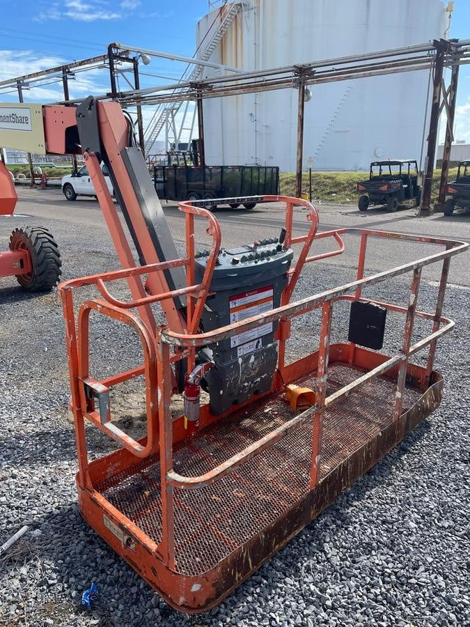 2019 JLG 800AJ