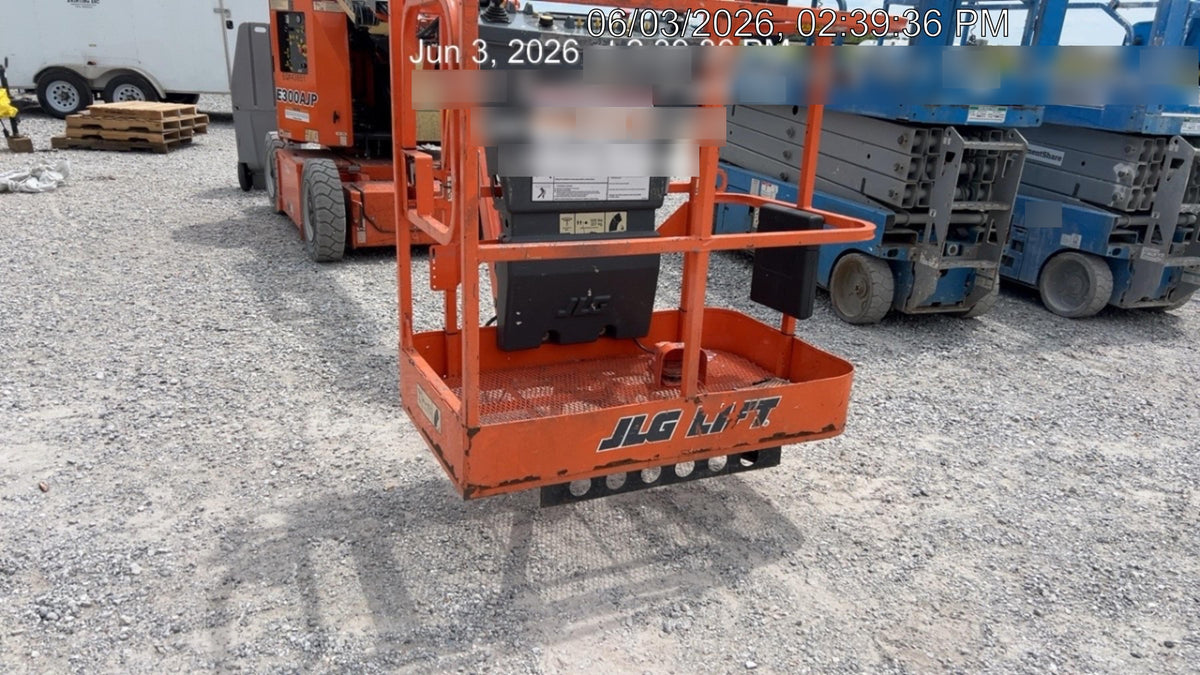 2019 JLG E300AJP