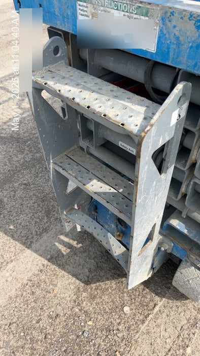 2019 Genie GS-2632 Folding rails with half height swing gate