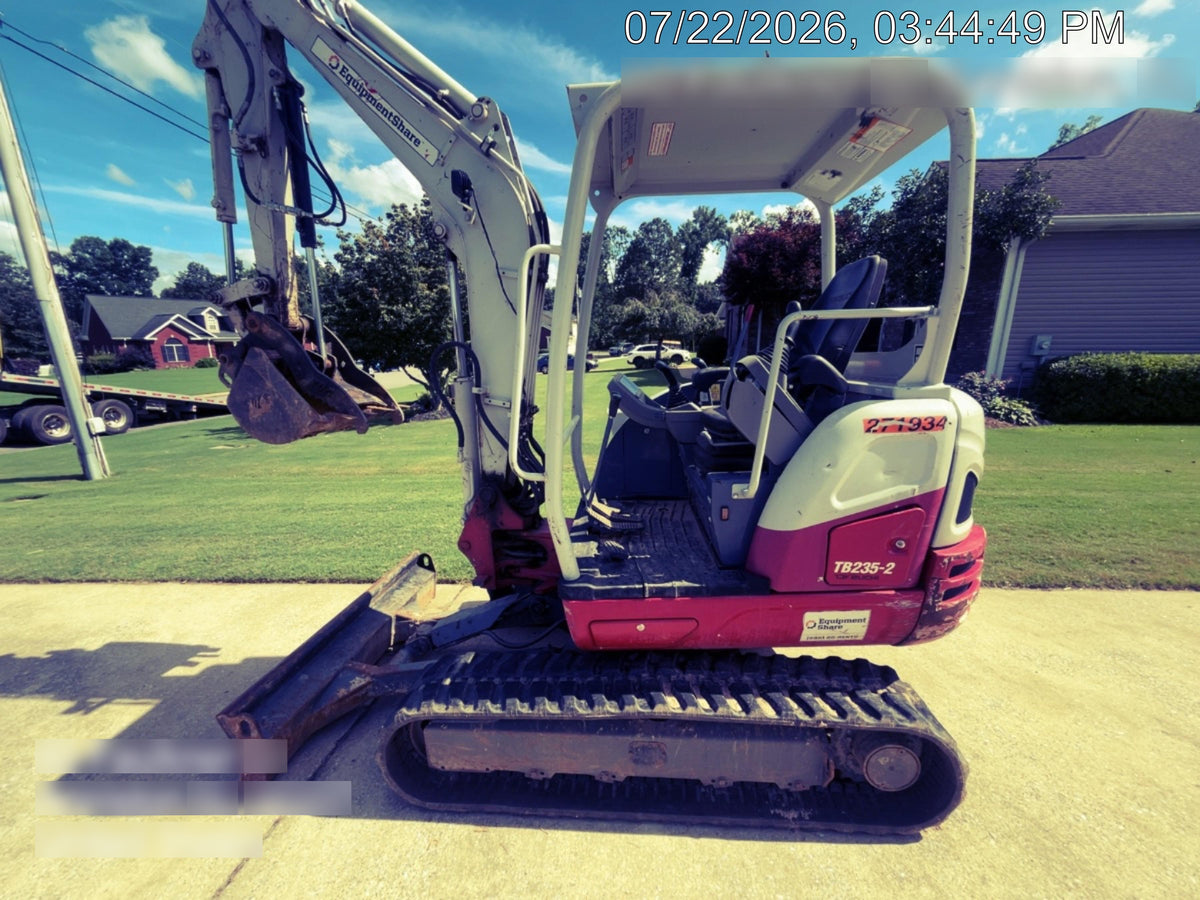 2022 TAKEUCHI TB235-2R