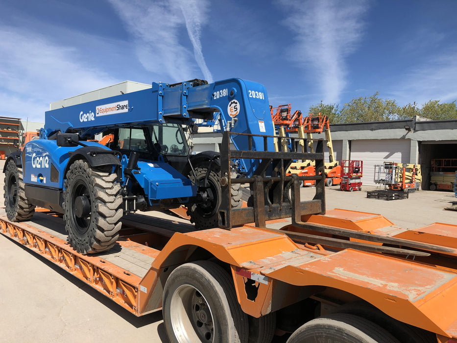 2018 Genie GTH-844 Genie GTH-844 w/Enclosed Cab w/HVAC, Work Lights, Solid Tires, Beacon, 60" Carriage and Forks