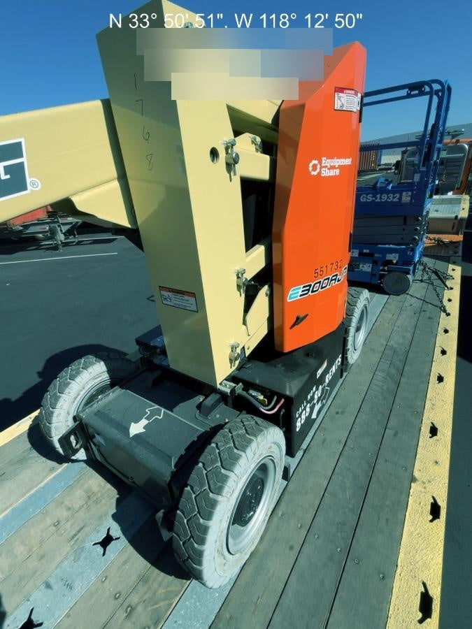 2025 JLG E300AJP