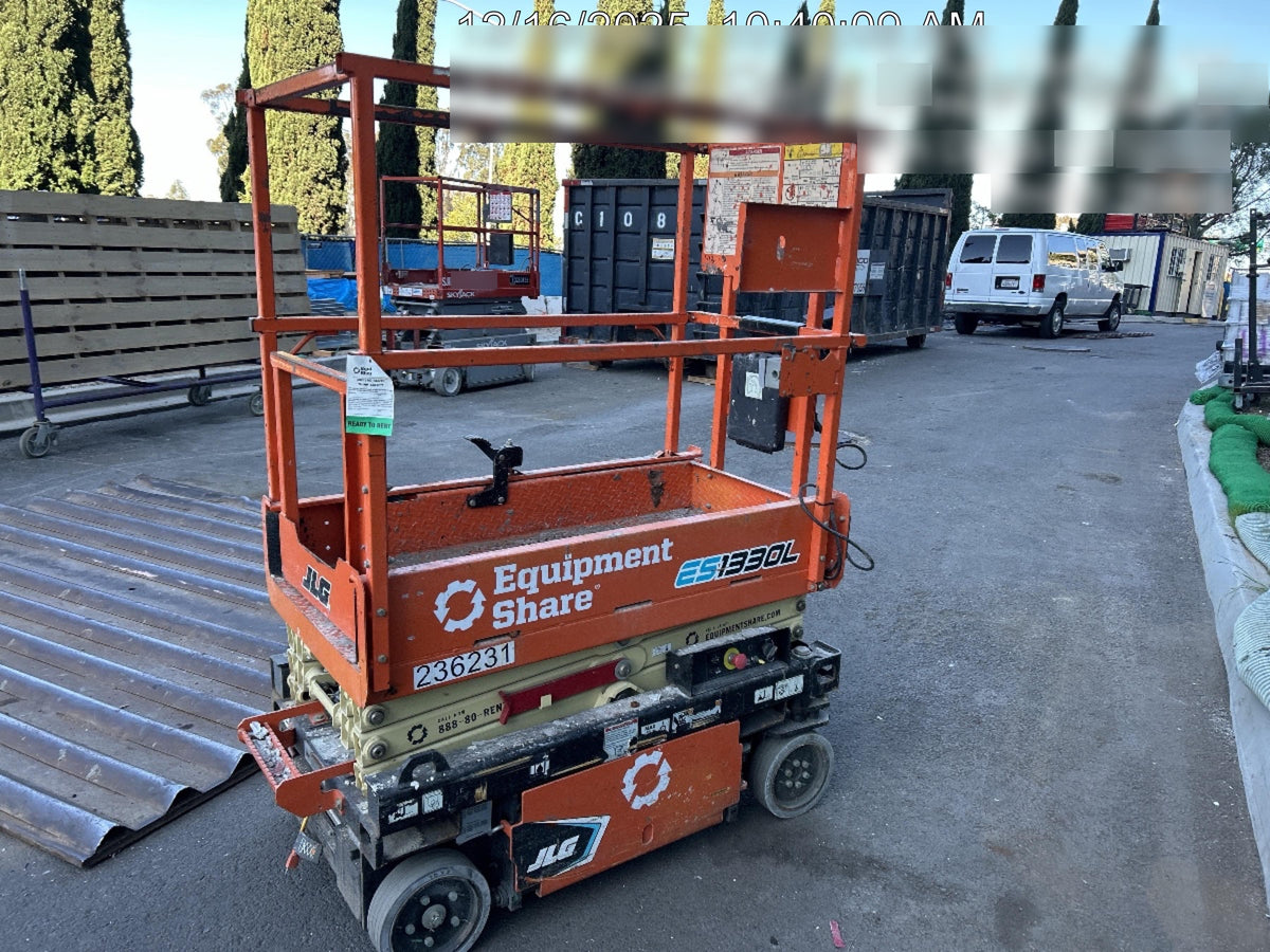 2022 JLG ES1330L
