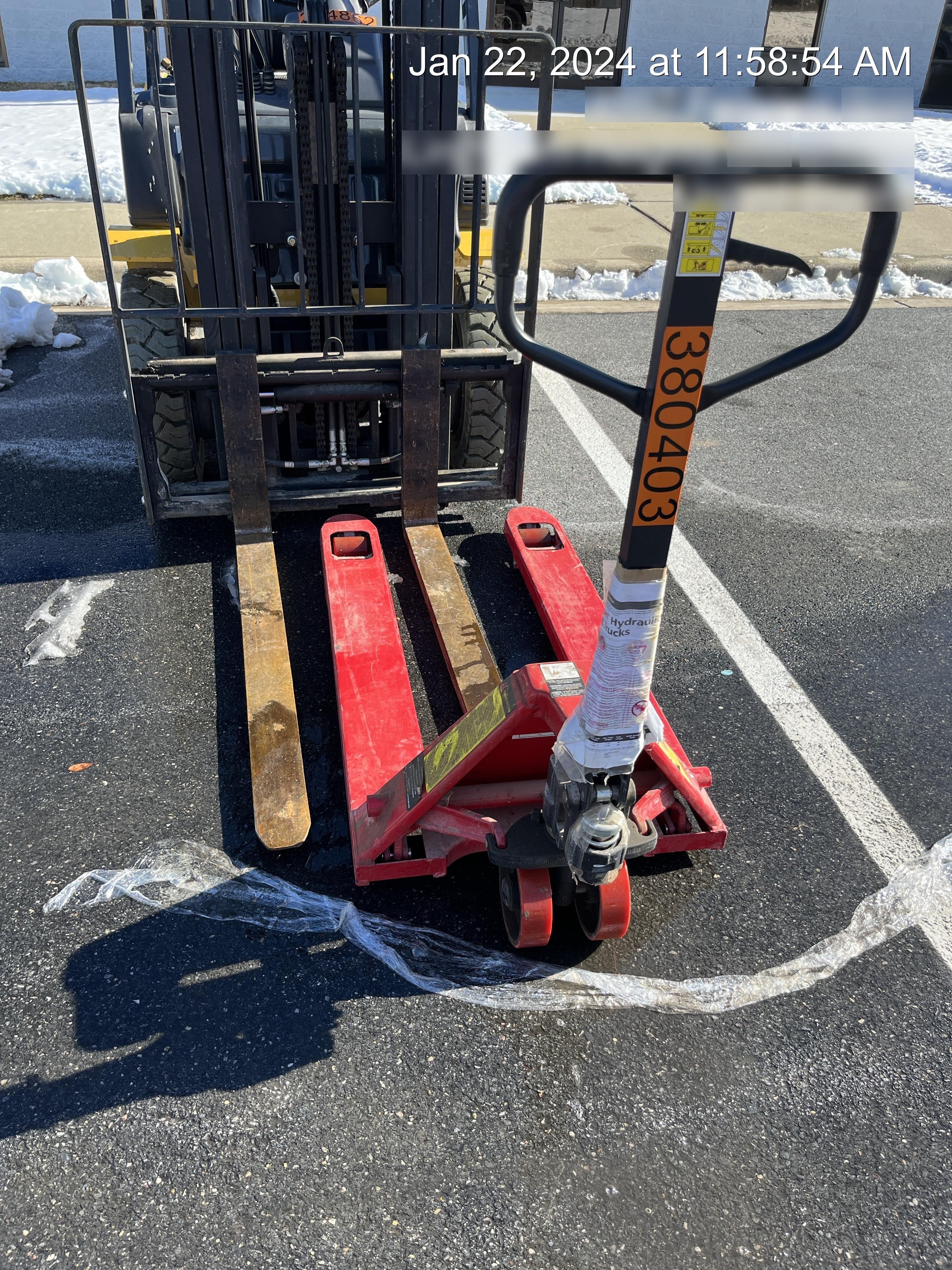 2022 DAYTON 5500 lb Pallet Jack