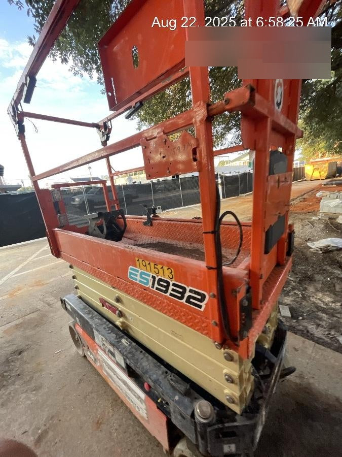 2021 JLG ES1932