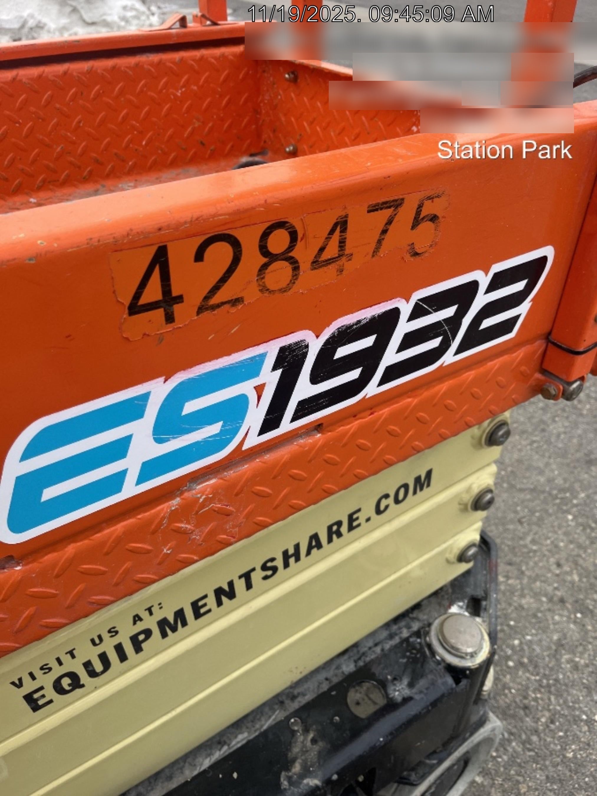 2024 JLG ES1932