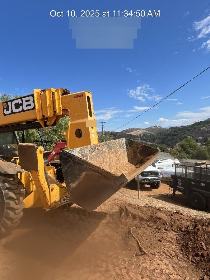 2022 JLG 1001100823
