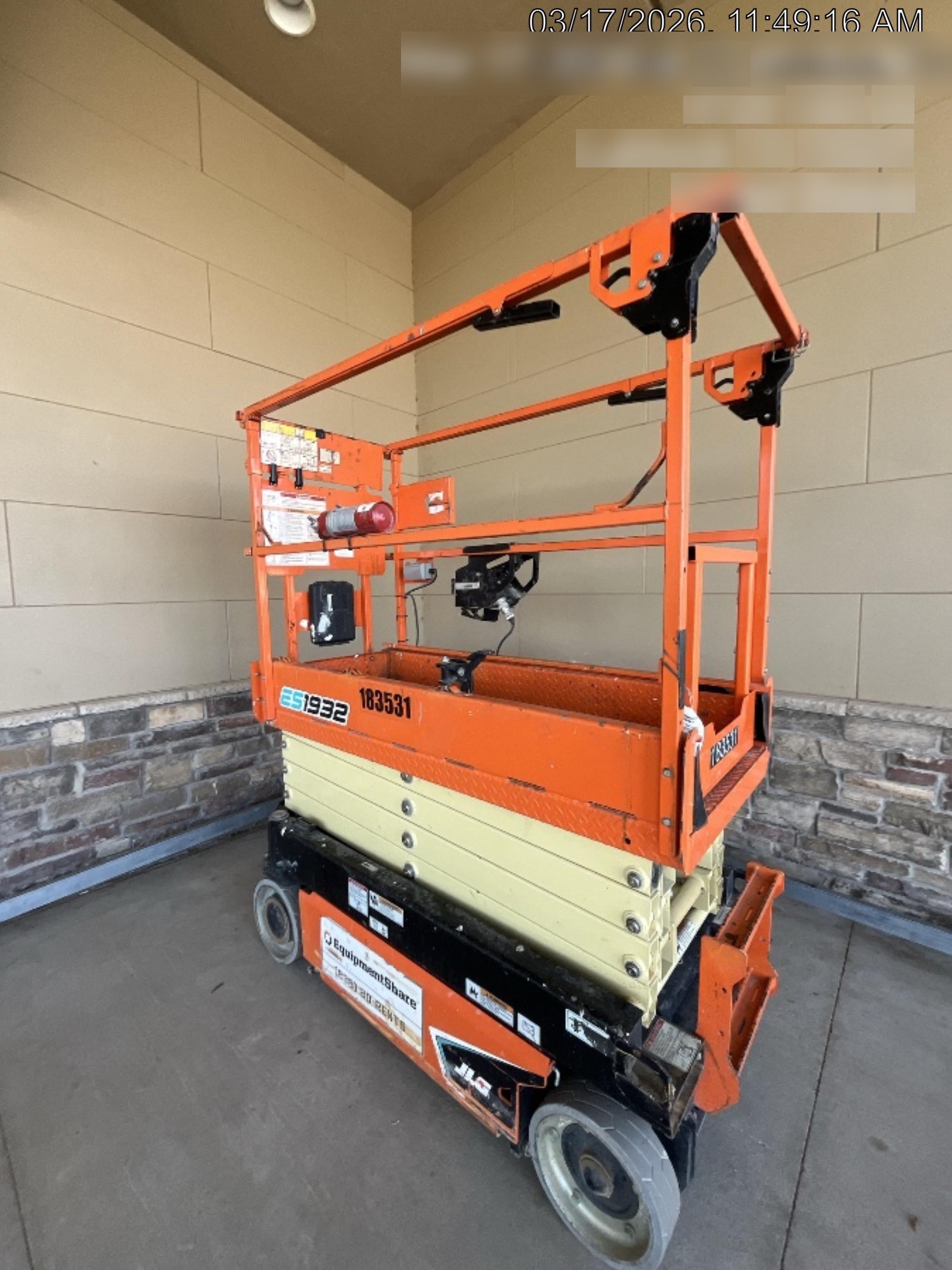 2021 JLG ES1932