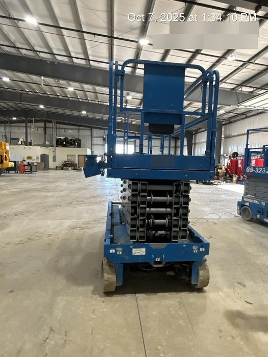 2019 Genie GS-4047 Folding rails with half height swing gate, 800W Inverter