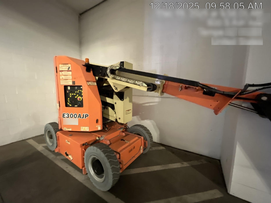 2019 JLG E300AJP