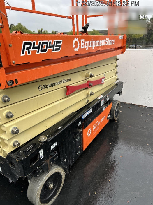 2022 JLG R4045