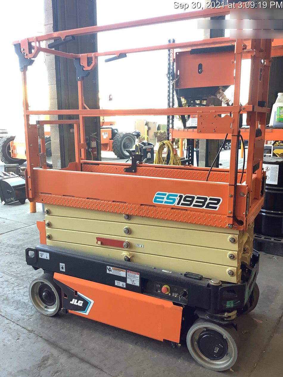 2021 JLG ES1932