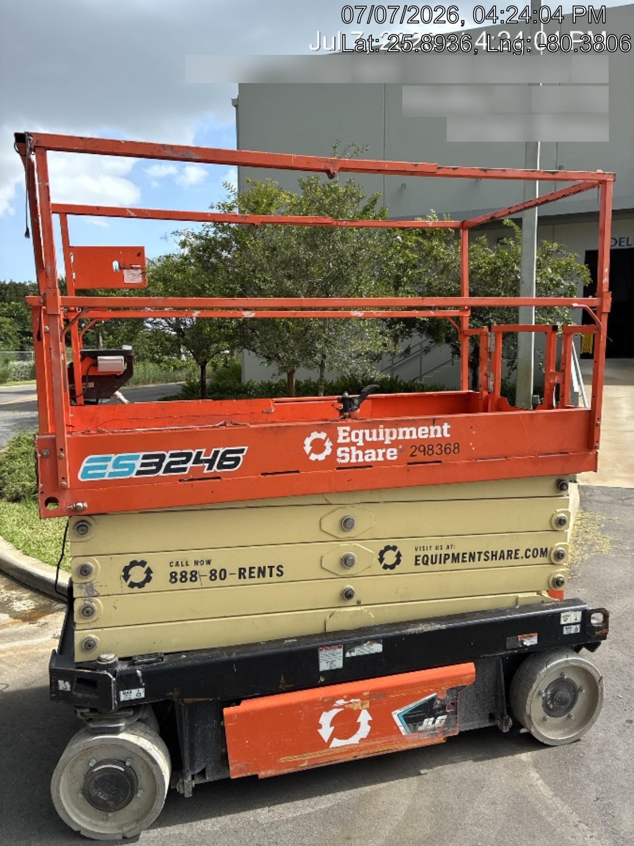 2023 JLG ES3246