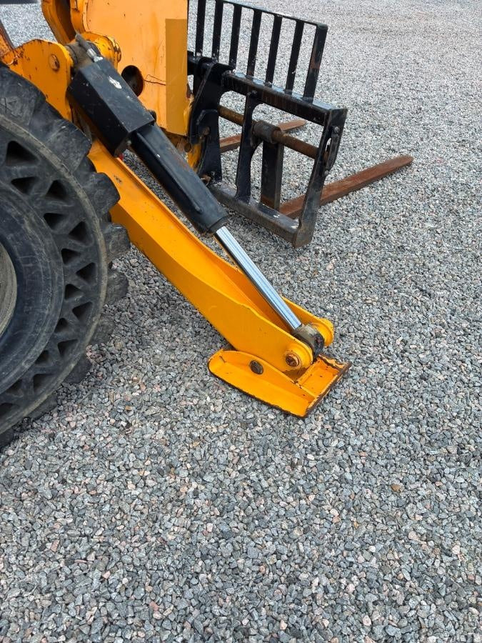2021 JCB 510-56