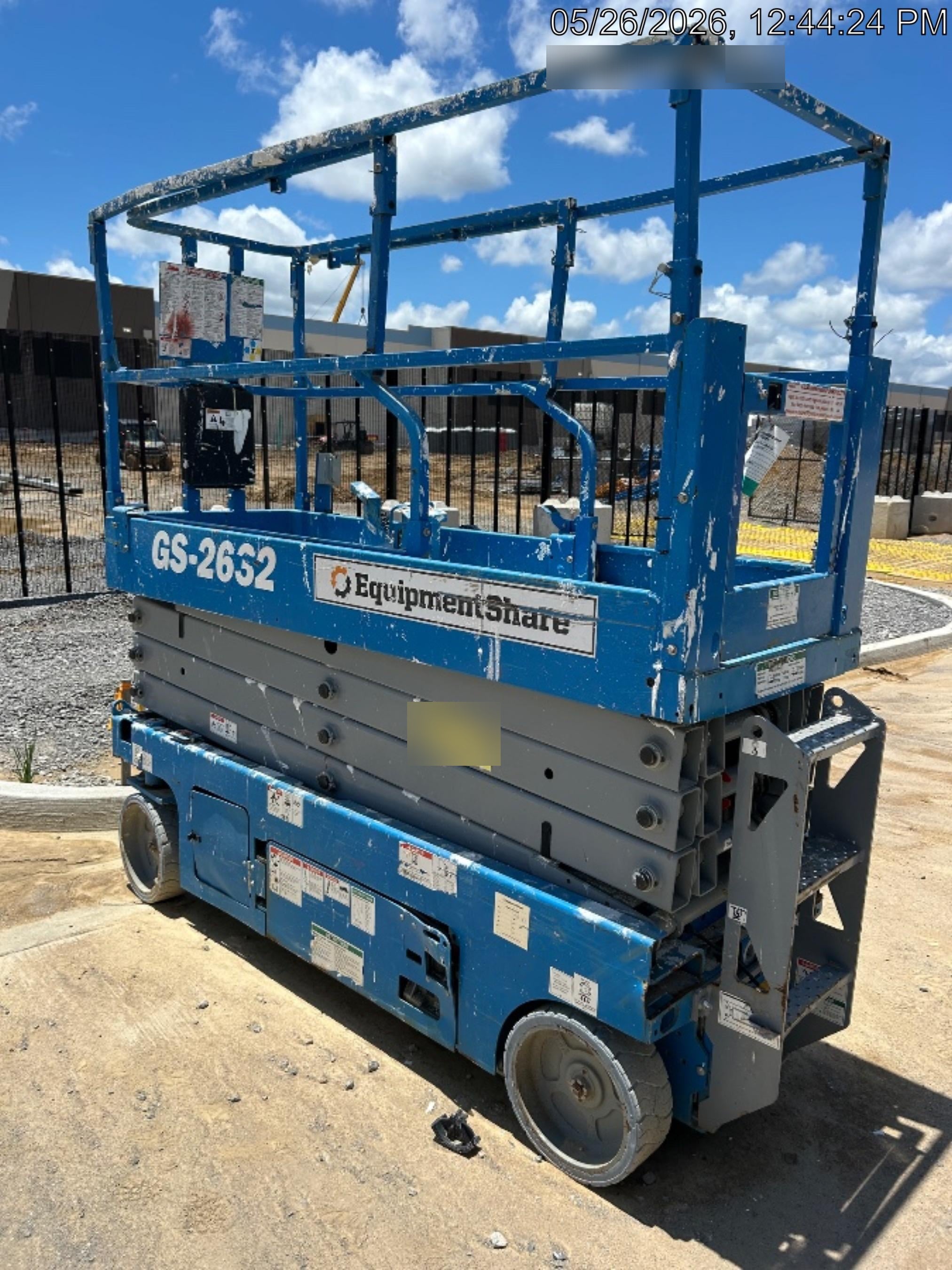 2019 Genie GS-2632 Folding rails with half height swing gate