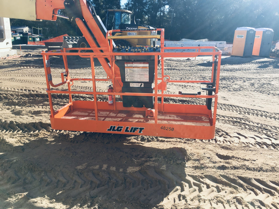 2019 JLG 800AJ