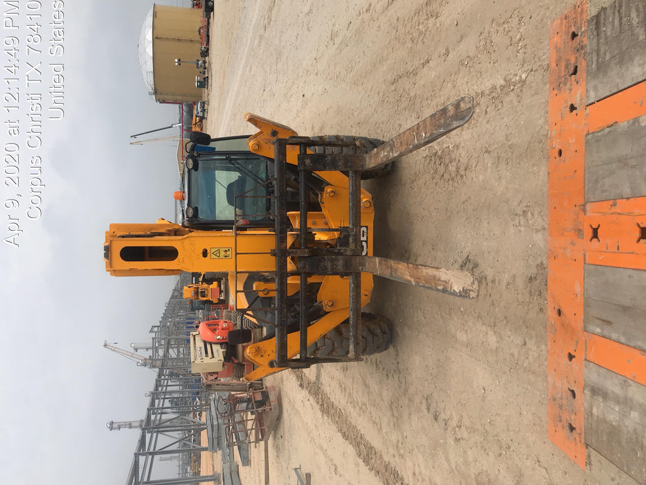 2019 JCB 512-56 109 HP w/CAB/HVAC, Beacon, Aux Hydraulics, Worklights, Solid Tires, 60" Carriage/Forks