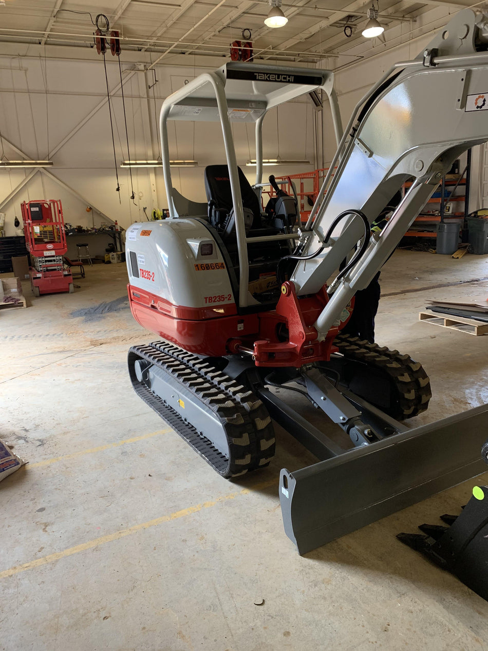 2021 TAKEUCHI TB235-2R