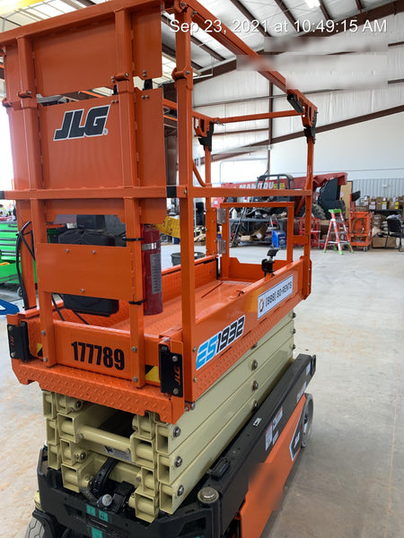 2021 JLG ES1932